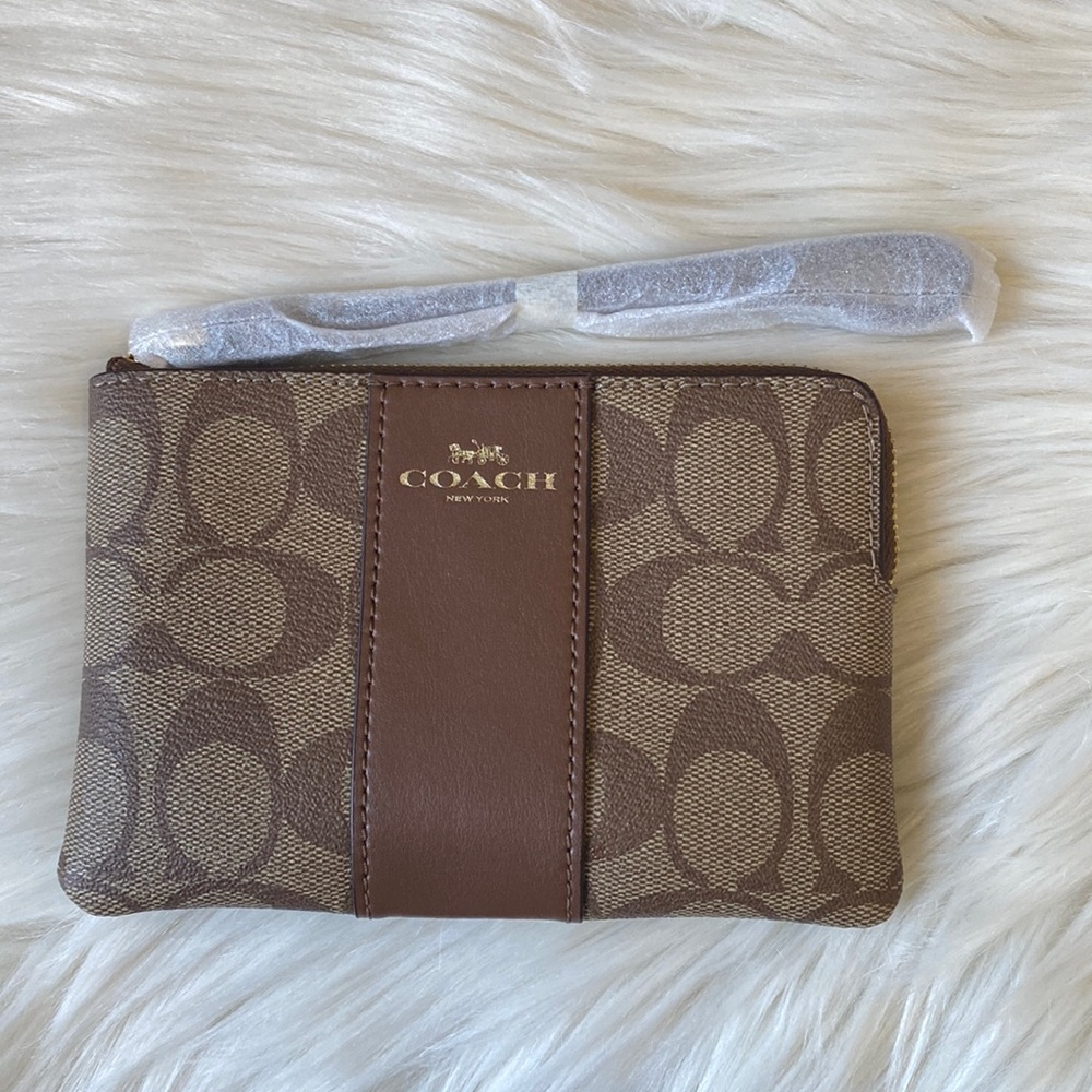 NWT - Coach Corner Zip Wristlet In Signature Canvas